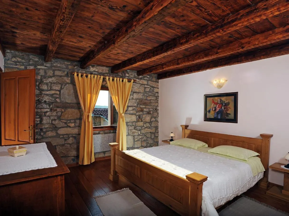 Holiday home Picturesque Mansion In Ko Ljak Plomin